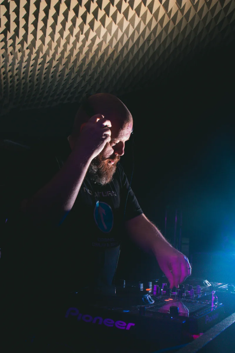 Parody — Roj Naylor at the decks