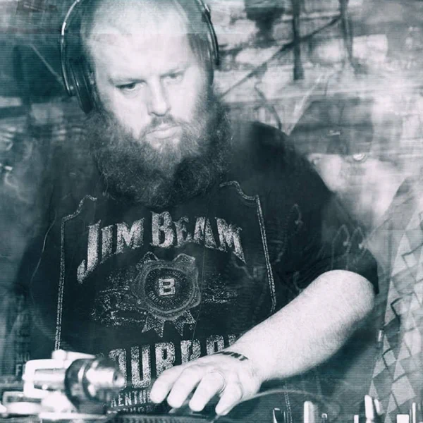 Parody — Roj Naylor at the decks